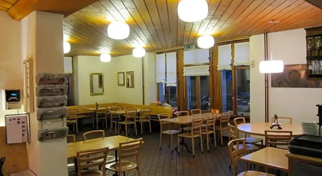 Hotel des Alpes, Rezerwuj Hotel Hotele w Dudingen z parkingiem, Parking