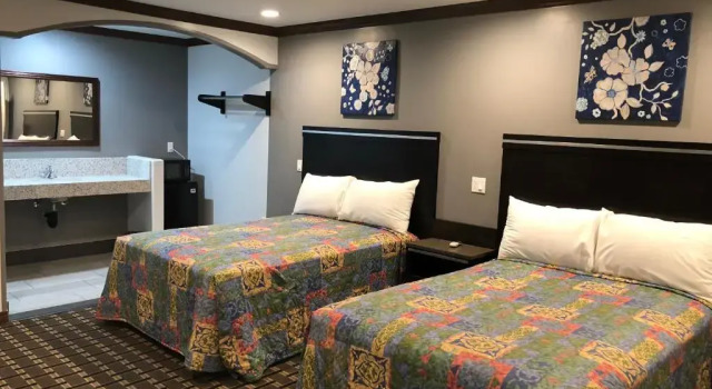 Четырёхместный номер Classic Starlight Inn South El Monte