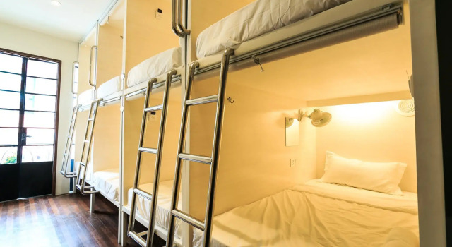 Tambayan Capsule Hostel & Bar