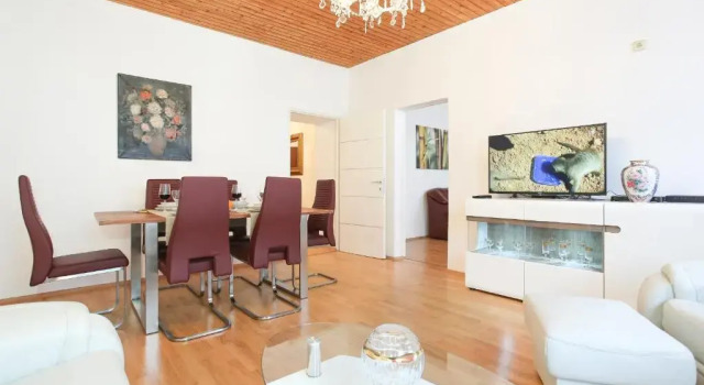 Апартаменты Deluxe Lovely Apartment I Close to Main Station I 10 Minutes to Belvedere