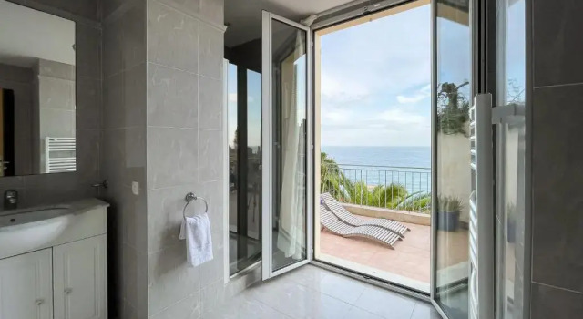 Апартаменты Villa lensoleillée vue panoramique mer, 250m de la plage et du centre ville