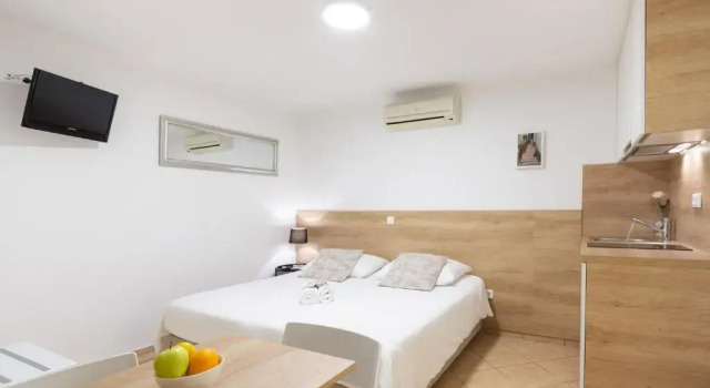 Студия с балконом Apartments & Rooms Buble