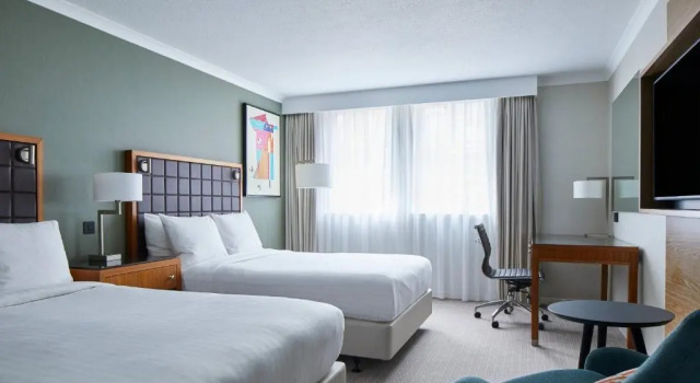 Четырёхместный номер Deluxe Leeds Marriott Hotel