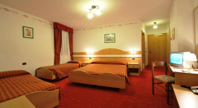Трёхместный номер Superior с балконом Hotel Adamello