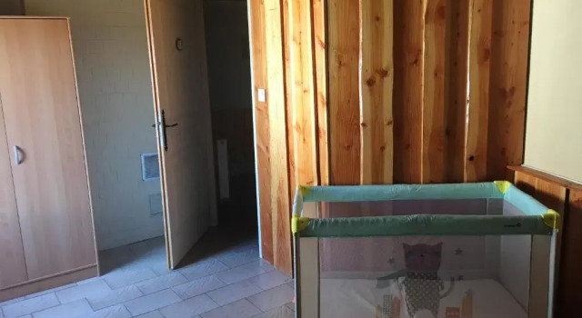 House With 2 Bedrooms in Bousson le Haut, With Furnished Terrace and Wifi, Rezerwuj Hotel Hotele w Morvan z parkingiem, Parking