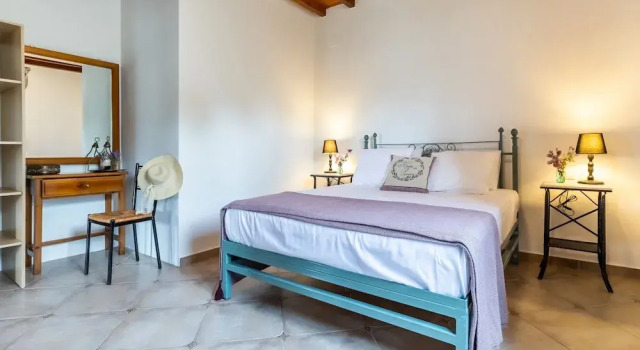Charming 1-bed House in Stafylos