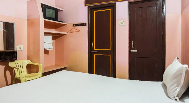 SPOT ON 43309 Indra Bhawan Lodge, Rezervasyon Otel Cuttack Orissa