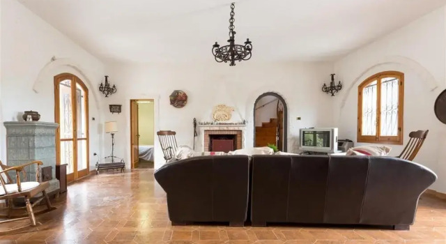751 Trullo con Piscina e Pineta a Locorotondo, Забронировать Дом для отпуска Виллы Локоротондо, Вилла