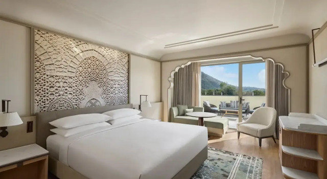 Двухместный номер Premier с балконом Udaipur Marriott Hotel