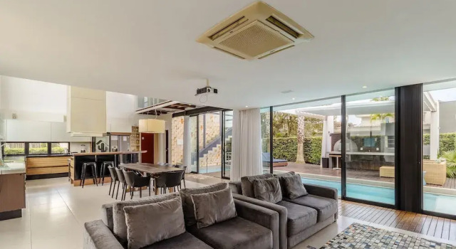 House w/ pool 5BR near Jurerê Beach RCA26, Забронировать Апартаменты/квартира Апартаменты Флорианополиса, рядом с Пляж Jurere, Апартаменты/квартира