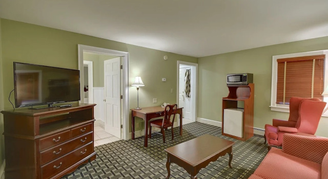 Двухместный люкс Colonial Motel