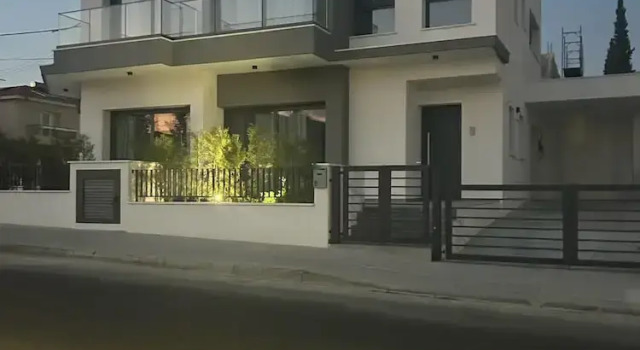 Cozy 3 Bedroom Villa Close to the Beach, Book Villa Villas in Limassol, Villa
