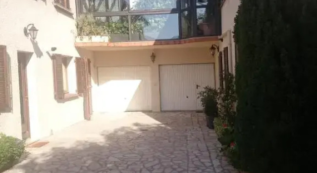Коттедж с 3 комнатами La campagne dans la ville , maison d'hôtes