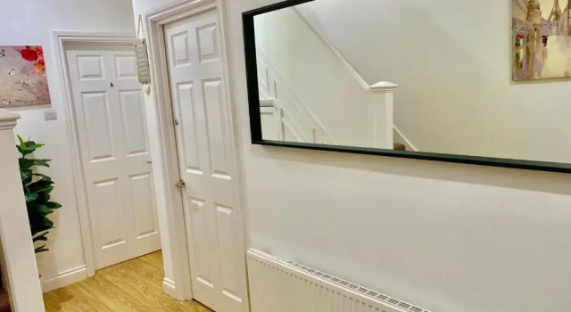Апартаменты 2 Bedroom 2 Bathroom Ground Floor Apartment in Newbury Park Ilford with Garden Parking and Fast WiFi