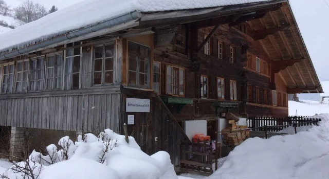 400 Year Old Swiss Chalet, Prenota Chalet Cottage a Boltigen, Cottage