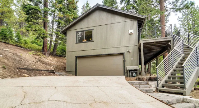 Коттедж 3 Mi to Diamond Peak: Mtn-view Home w/ Fireplace