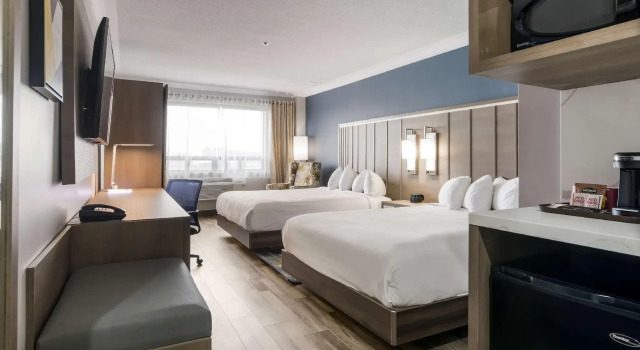 Четырёхместный номер Standard Crowne Plaza Saint John Harbour View by IHG