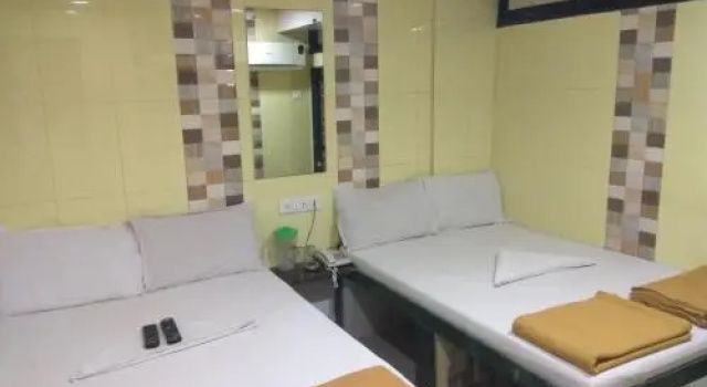 Hotel Al Muaaviya, Забронировать Отель Отели Мумбай с парковкой, рядом с Рынок Crawford, Парковка