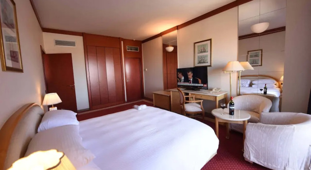 Dyrektorski suite i balkonem Hotel Asmara Palace