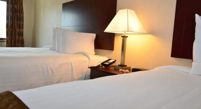 Двухместная студия Cobblestone Inn & Suites - Clarion