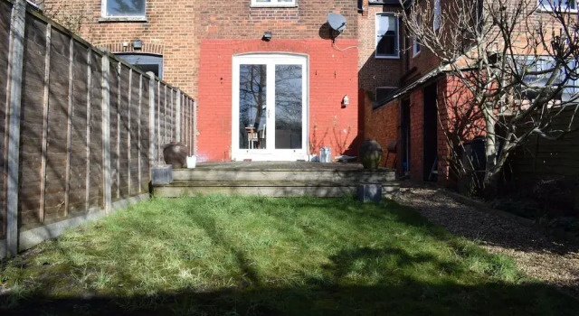 1 Bedroom Garden Flat in North West London