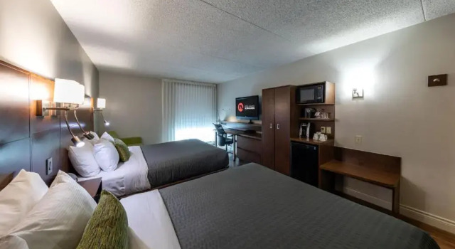 Четырёхместный номер Deluxe Hôtel & Suites Normandin Québec