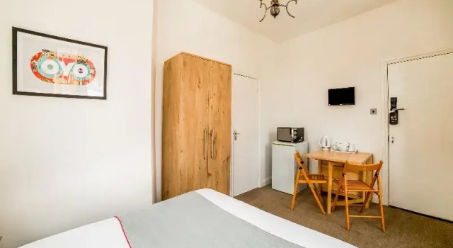 Двухместный номер Standard OYO TamTam Acton Hotel