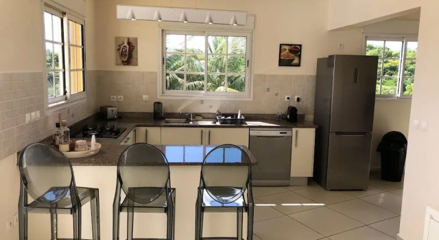 Villa With 4 Bedrooms in Le Gosier, With Wonderful sea View, Private Pool, Enclosed Garden Near the Beach, Rezerwuj Willa Le Gosier Grande-Terre