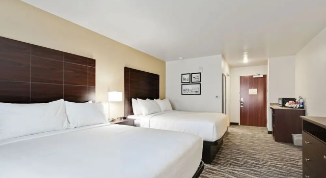 Четырёхместный номер Standard Cobblestone Hotel & Suites - Mosinee