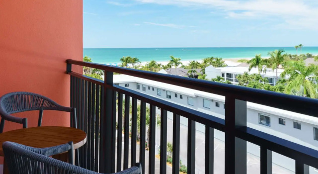 Номер Standard с балконом Hilton Garden Inn St. Pete Beach, FL