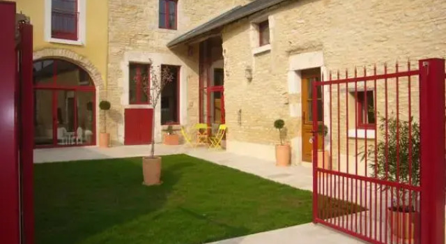 Chambres d'Hôtes Le P'tit Louis, Rezervovat Hotel Saint-Cyr-les-Colons Yonne's wine road