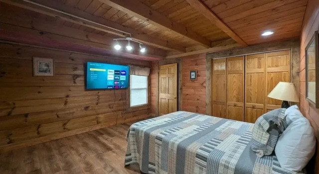 ER23 - Smoky Memories Great Location - Close To Town! 3 Bedroom Cabin by RedAwning