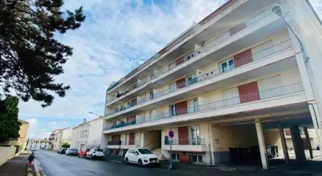 Grand studio avec balcon proche du centre ville, Prenota Hotel Hotel a Aquitania con parcheggio, Parcheggio