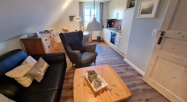 Ferienhaus Ellen, OG Whg, 予約 ホテル Utersum Föhr