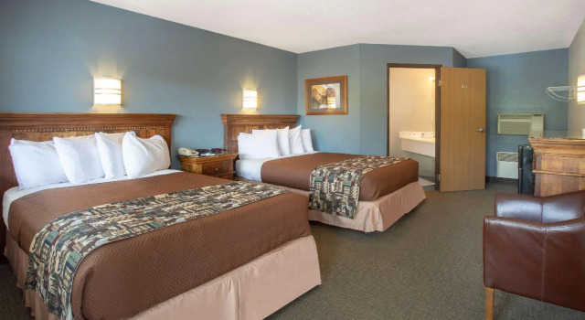 Четырёхместный номер Standard Travelodge by Wyndham Gardiner Yellowstone Park North Entr