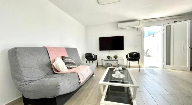 Two-Bedroom House 5, FreeWifi, AC, BBQ, Mountain View