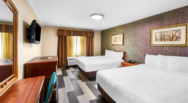 Четырёхместный номер Standard Rodeway Inn Capri