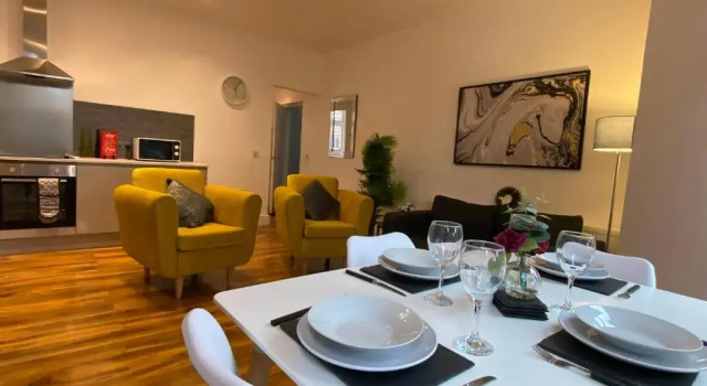 Апартаменты Цокольный этаж Charming Bedford Apartment 1 Near Bedford Park