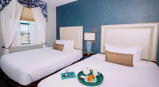 Четырёхместный номер Standard Landmark Inn