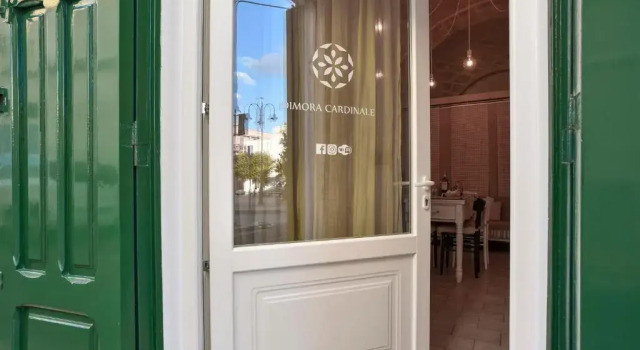 Dimora Cardinale, Забронировать Отель Отели Полиньяно-а-Маре с парковкой, рядом с Пещера монахинь, Парковка