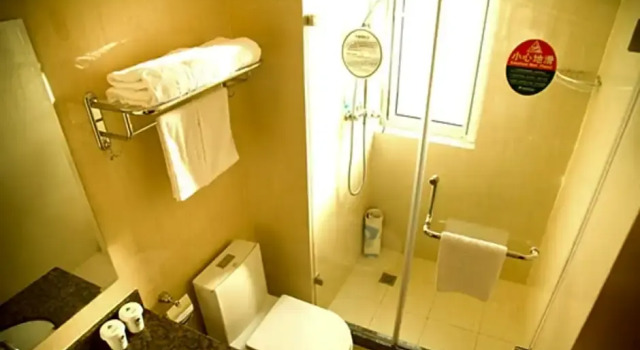 Трёхместный номер Standard GreenTree Inn LangFang GuanGYAng District High-speed Railway Station Business Hotel