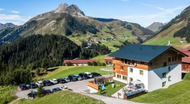 Haus Schrofenwies, Rezerwuj Apartament Hotele w Lechtal z parkingiem, Parking