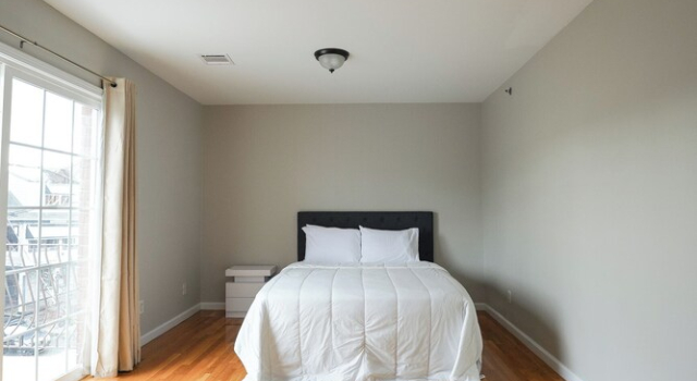 Номер Standard Newark Liberty Gem Brick House Apt 3