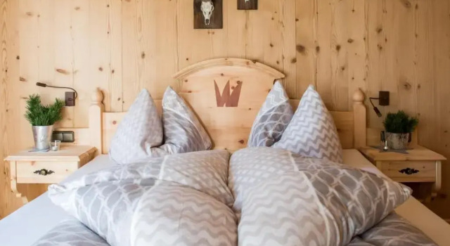 WOCHENBRUNNER ALM FERIENHüTTEN, Prenota Hotel Hotel a Tirolo con parcheggio, Parcheggio