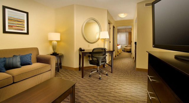 Четырёхместный люкс Holiday Inn Express & Suites Manassas by IHG