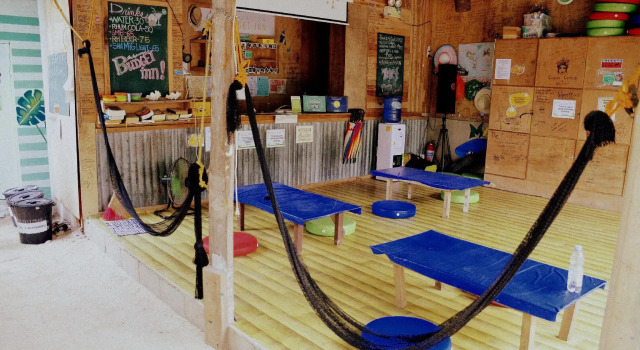 Кровать в общем номере Malapascua Budget Inn MBI DIVE CENTER