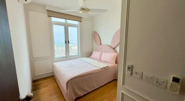 Люкс Luxury с 2 комнатами с балконом и с видом на море JB City Shopping Mall Apartment