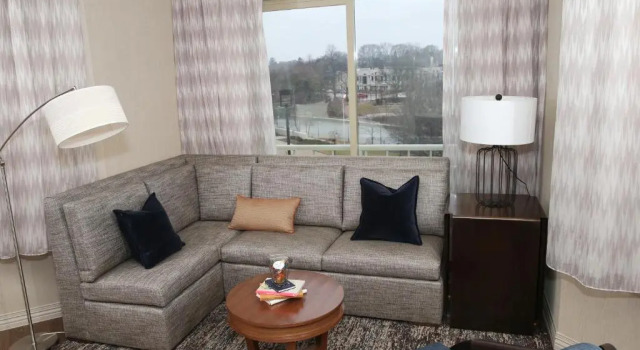 Номер Standard Hotel Indigo Naperville Riverwalk by IHG