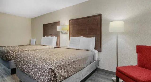 Четырёхместный номер Standard SureStay Hotel by Best Western Terrell