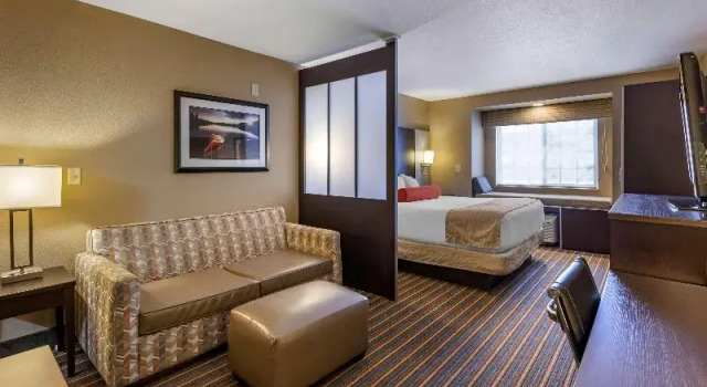 Четырёхместный полулюкс Best Western Plus Woodstock Inn & Suites